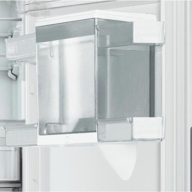Hotpoint freestanding fridge freezer: frost free