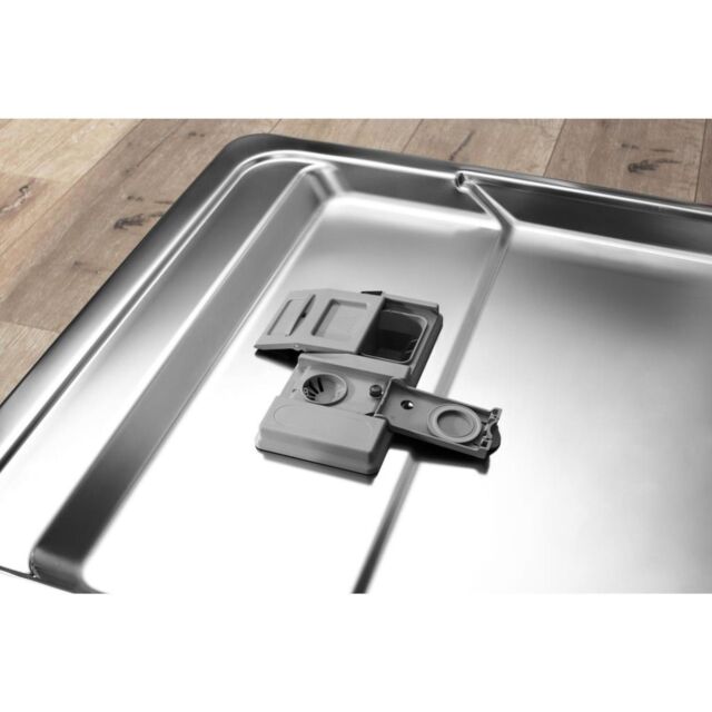 Indesit Integrated dishwasher: full size, white colour