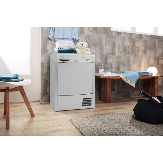Indesit Condenser tumble dryer: freestanding, 8kg