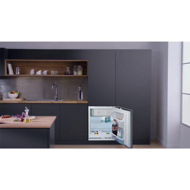 Hotpoint integrated fridge