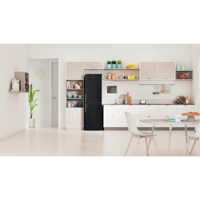 Indesit IB55732BUK 50/50 Freestanding Fridge Freezer - Black