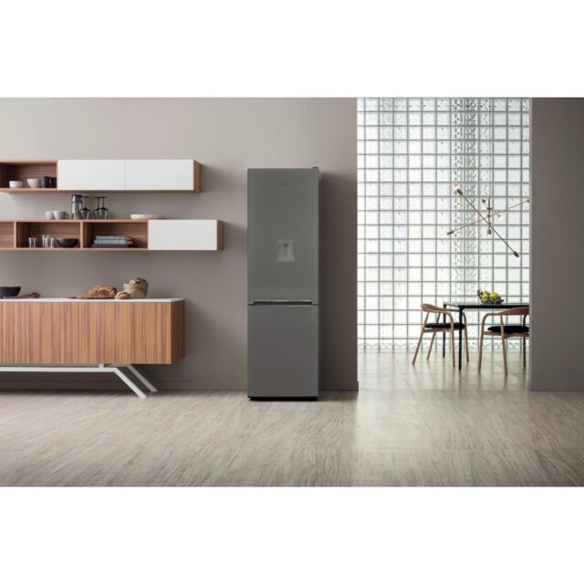 Hotpoint freestanding fridge freezer