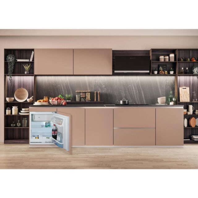 Hotpoint HBUF011 Integrated Undercounter Fridge